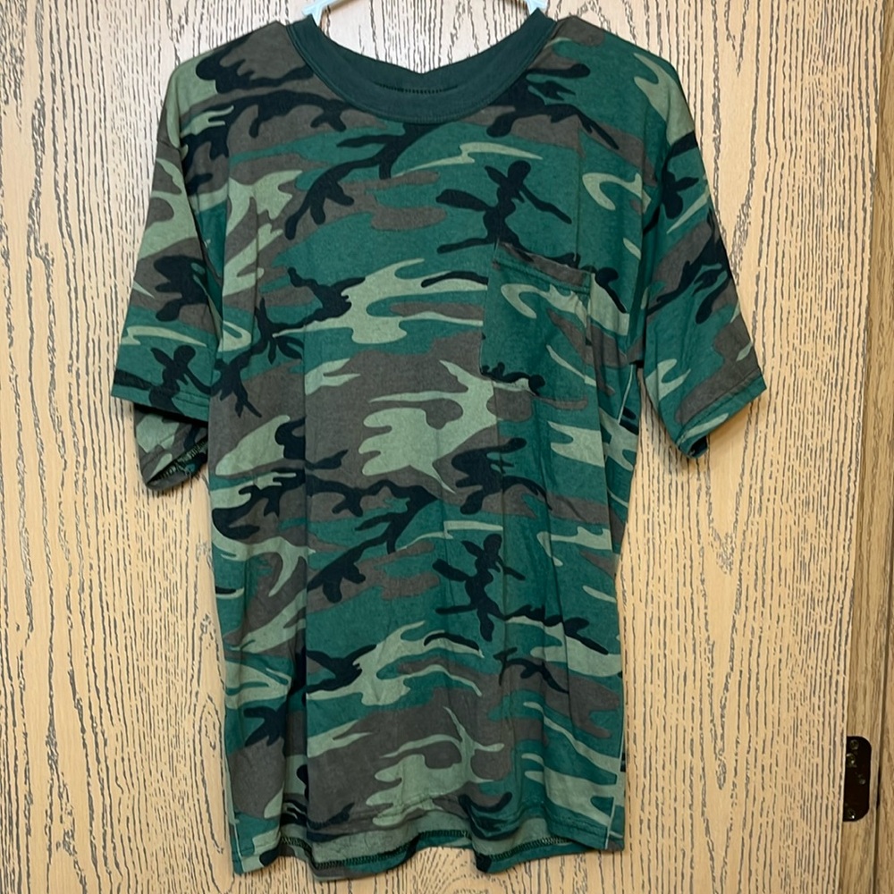 Camo pocket T